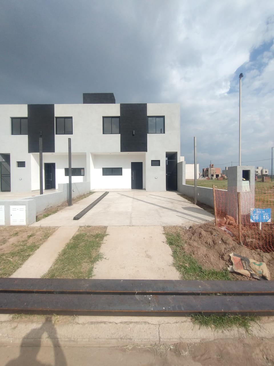 HERMOSO DUPLEX EN CUESTAS DE MANANTIALES