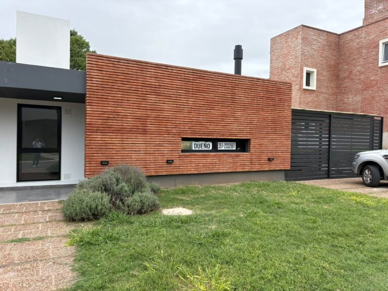 Hermosa Casa en Una planta en Cañitas ( MALAGUEÑO )